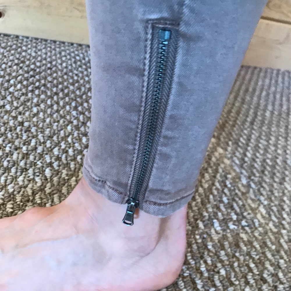 Cocoa Moto Jeans - Picture 5 of 5